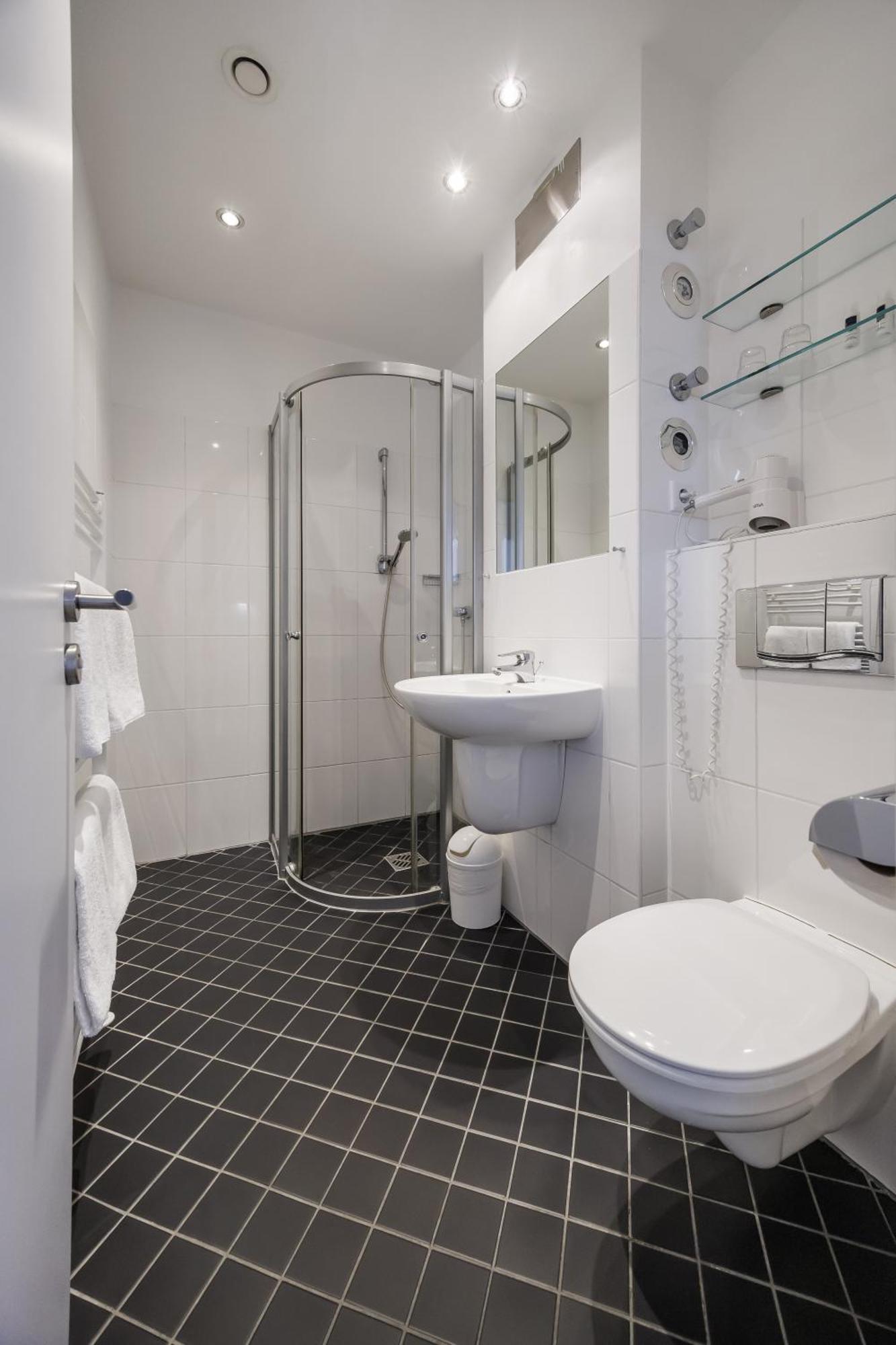 Lützow Hotel 3*